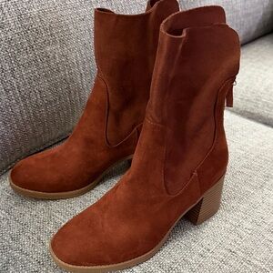 Sun + Stone Lyraa Block Heel Boots - Faux Suede Rust Size 7